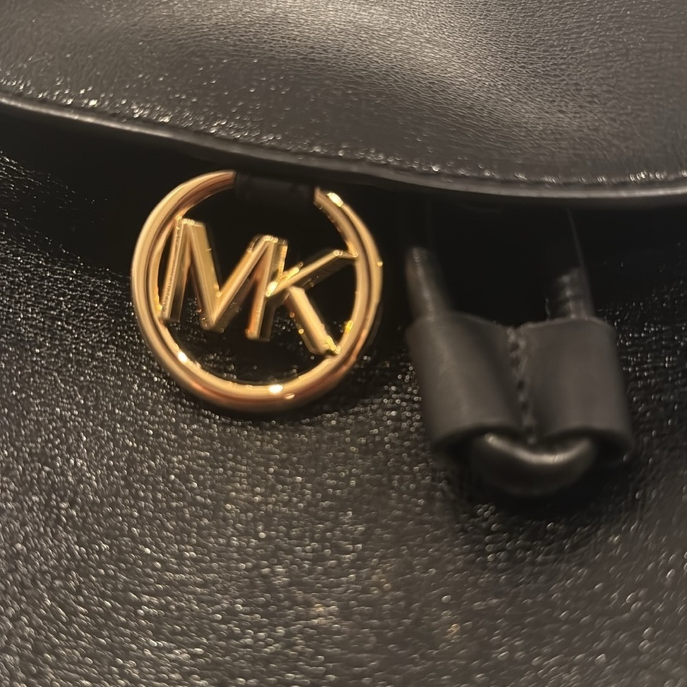 MICHAEL KORS MK LEATHER BLACK MEDIUM BACKPACK - Picture 3 of 9